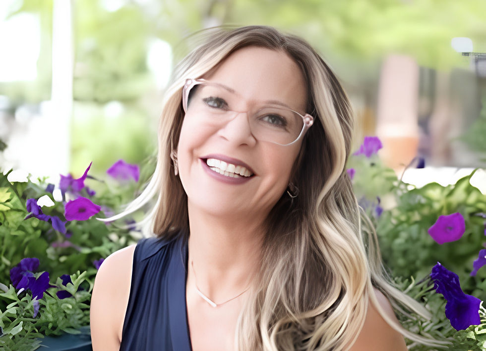 A smiling photo of Lesley Goth