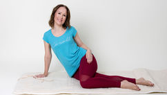 How Feminine Yoga Helps Women Listen to Their Bodies – An Interview with Heidi Marja Norman