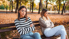 Being You, Not Them – How Comparison Blocks Authenticity and Closes the Happiness Gap