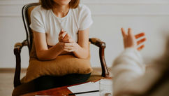 8 Ways to Be More Mindful According to a Therapist