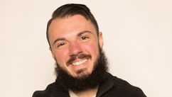 How Typewriter Poetry Transforms Moments – Exclusive Interview with Pierce Logan