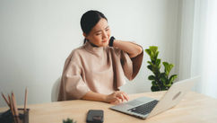 Struggling With Ongoing Head and Neck Pain? Explore Causes and 11 Tips to Stop the Pain