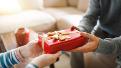 The Art of the Slow Christmas – Budget-Friendly, Sustainable and Intentional Gift-Giving for Families