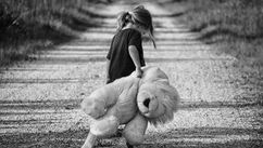 The Silent Blueprint of Loss and How Losing a Parent Young Shapes Every Bond We Build