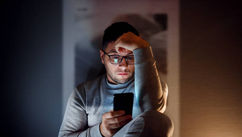 How to Prevent Social Media Stress and Handle Triggers