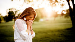 The Neuroscience of Gratitude and How the Brain Becomes What It Repeatedly Notices