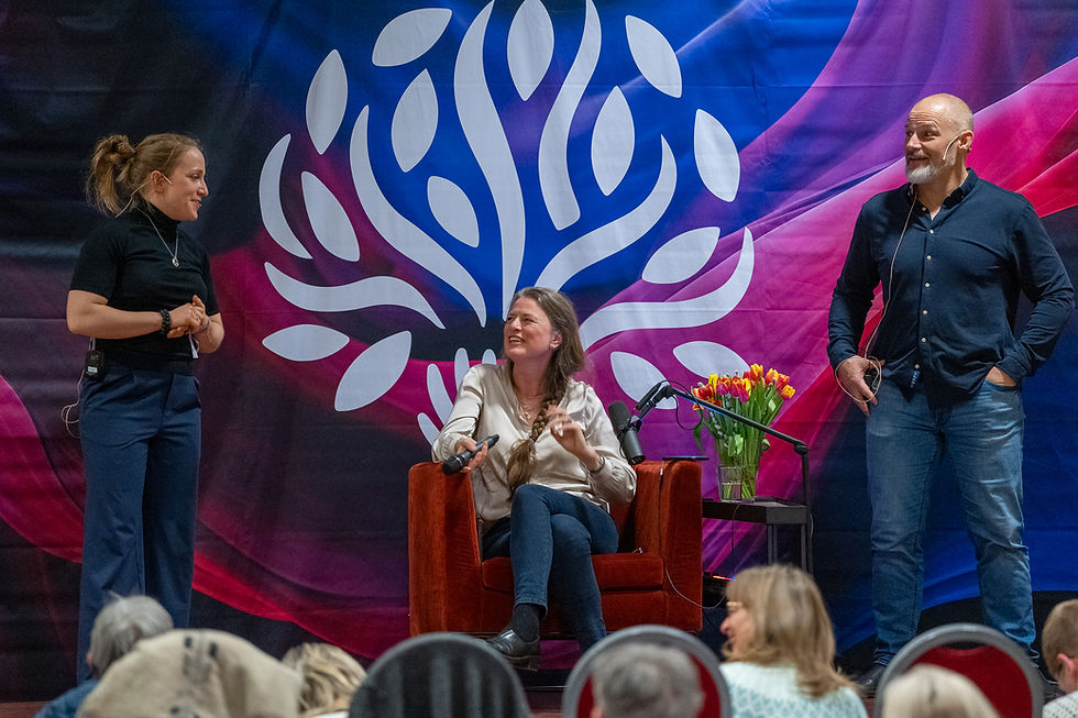Dr. Jason Shields, Siv Jøssang Shields & Marit Tyssedal Gabrielsen