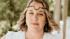 Empowering Women Through Intuitive Energy Healing – Exclusive Interview With Lesley Sprague