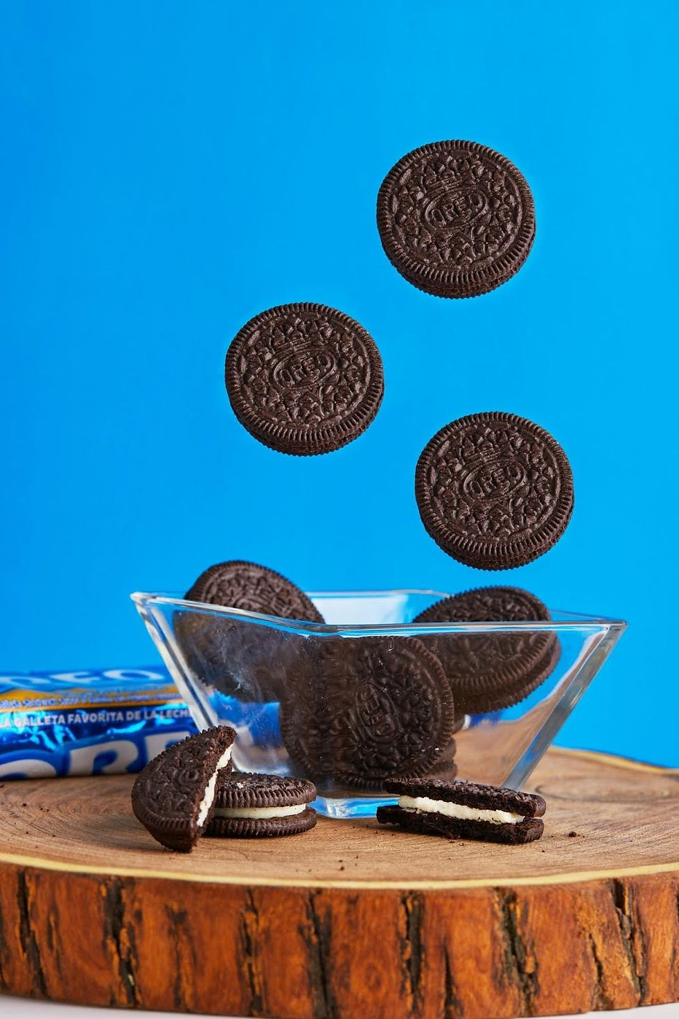 Photos of oreo cookies.
