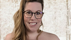 Empowers Busy Women Through Art And Mindfulness At Beautifully Broken Transformations – Interview With Kelsey Bornyk 