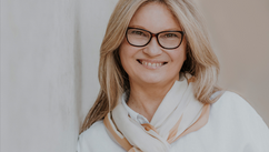 RN Turned Wellbeing Coach Offering A Black Friday Special For Nurses – Interview With Ana Vavrek