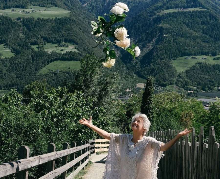 Woman throwing flowers.